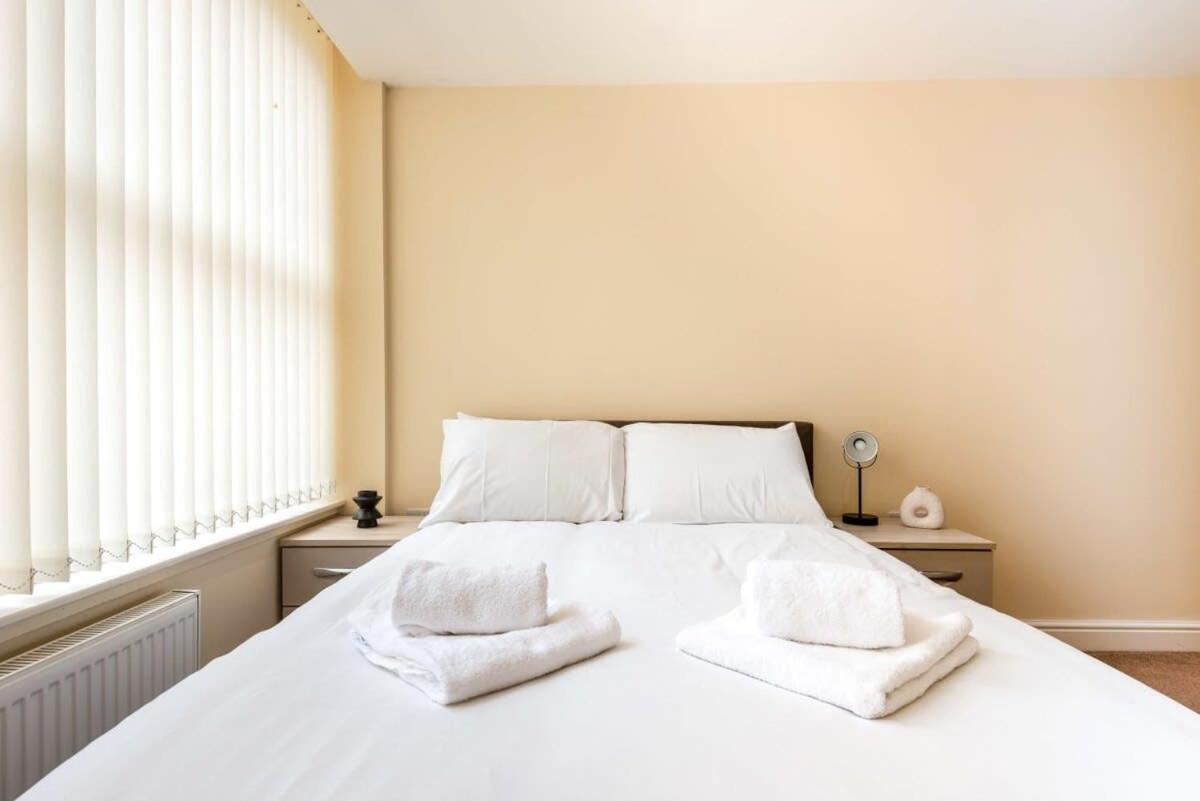 Bright 1 Bedroom Budget Flat In Central פונטפרקט מראה חיצוני תמונה