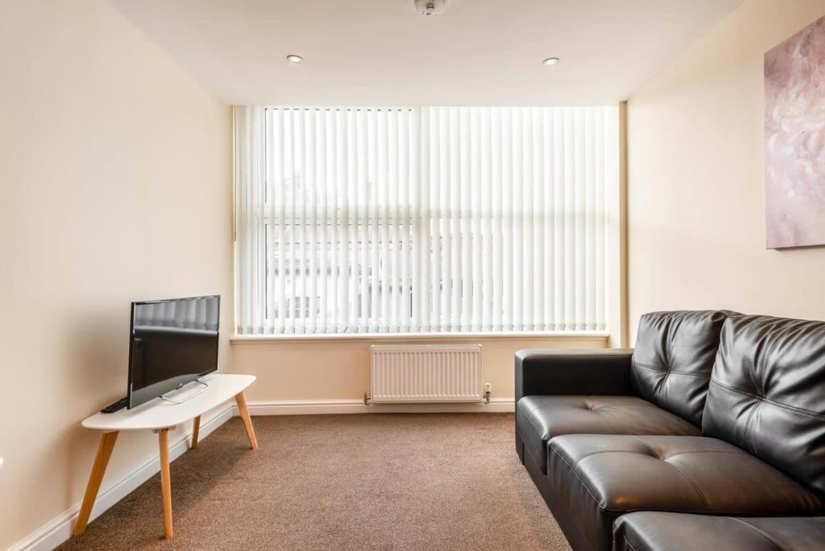 Bright 1 Bedroom Budget Flat In Central פונטפרקט מראה חיצוני תמונה