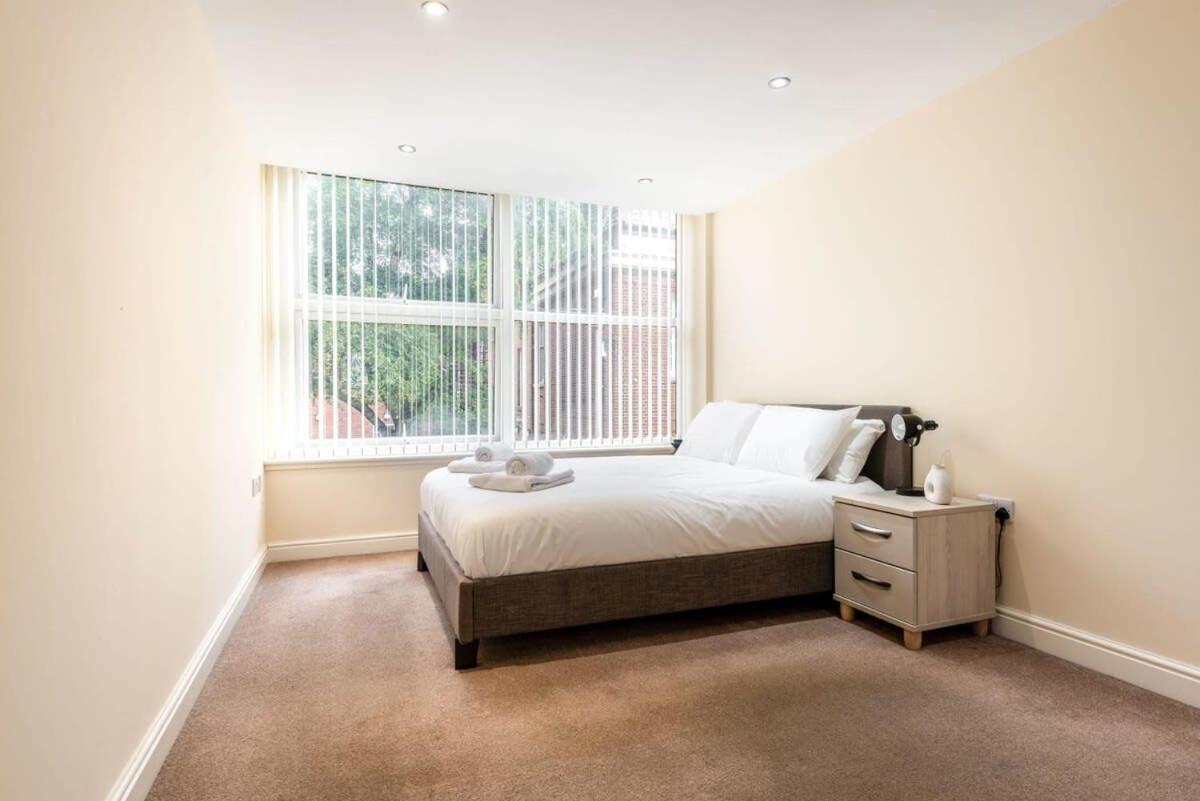 Bright 1 Bedroom Budget Flat In Central פונטפרקט מראה חיצוני תמונה