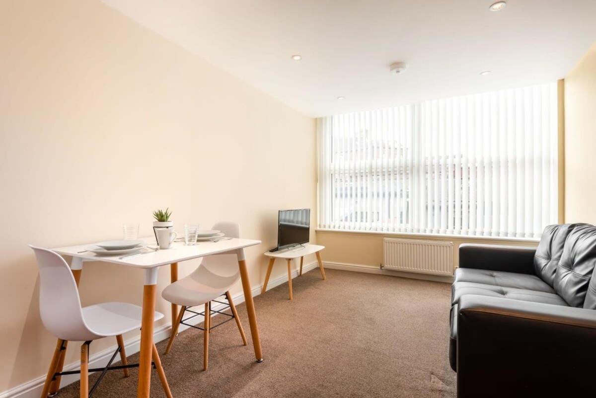 Bright 1 Bedroom Budget Flat In Central פונטפרקט מראה חיצוני תמונה