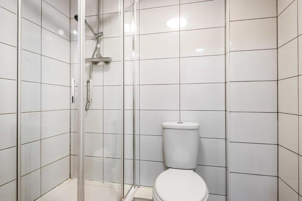 Bright 1 Bedroom Budget Flat In Central פונטפרקט מראה חיצוני תמונה