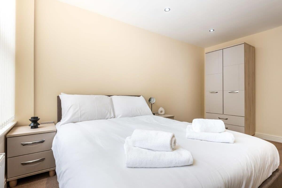 Bright 1 Bedroom Budget Flat In Central פונטפרקט מראה חיצוני תמונה