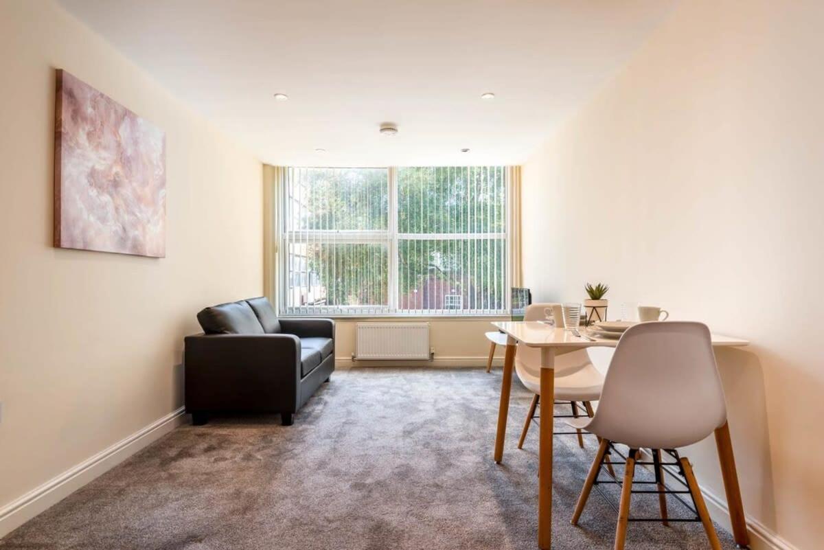 Bright 1 Bedroom Budget Flat In Central פונטפרקט מראה חיצוני תמונה