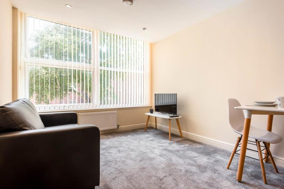 Bright 1 Bedroom Budget Flat In Central פונטפרקט מראה חיצוני תמונה