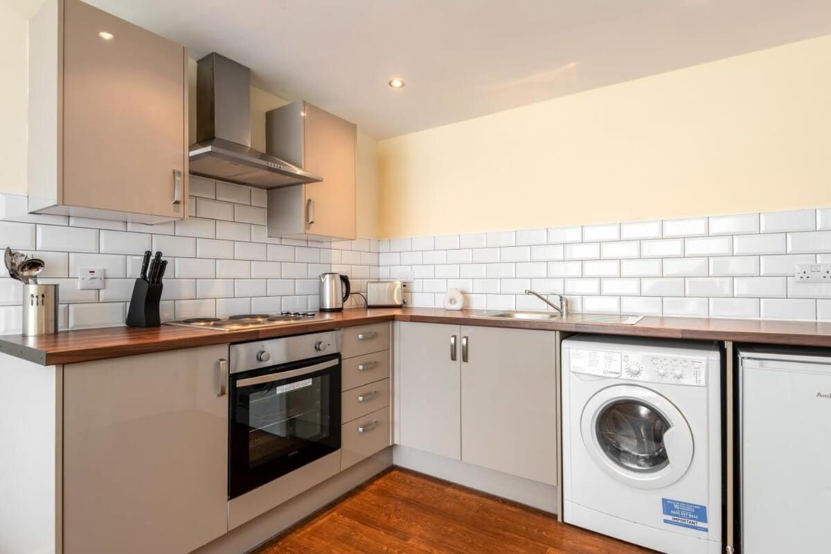 Bright 1 Bedroom Budget Flat In Central פונטפרקט מראה חיצוני תמונה